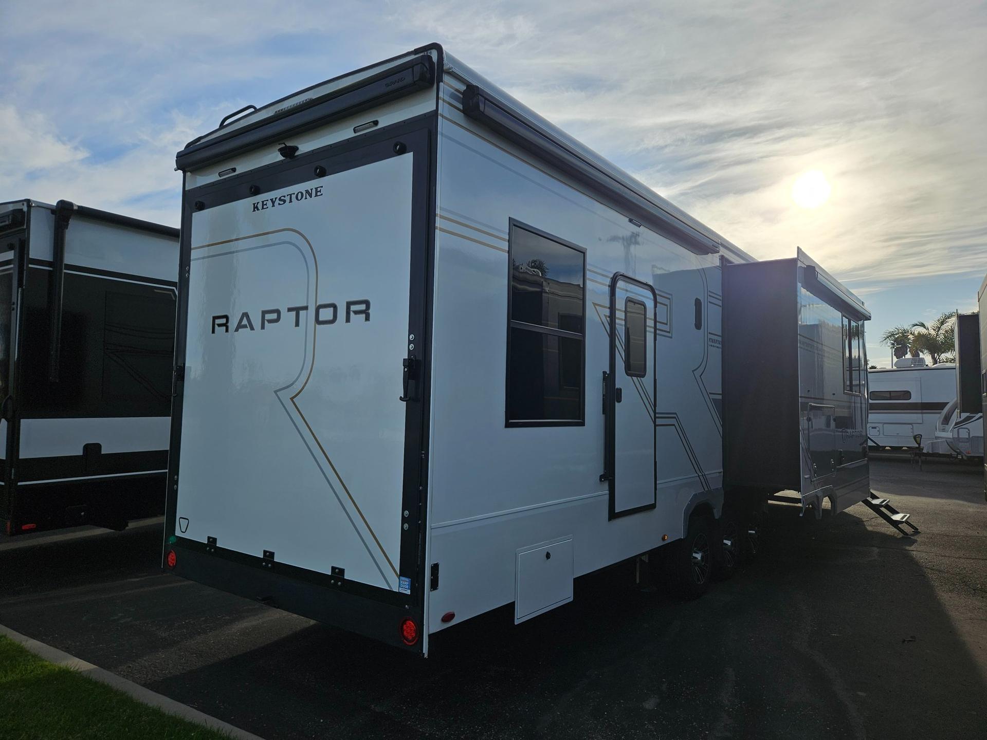 2026 Keystone RV 2026 Keystone RV Raptor - thumbnail 3