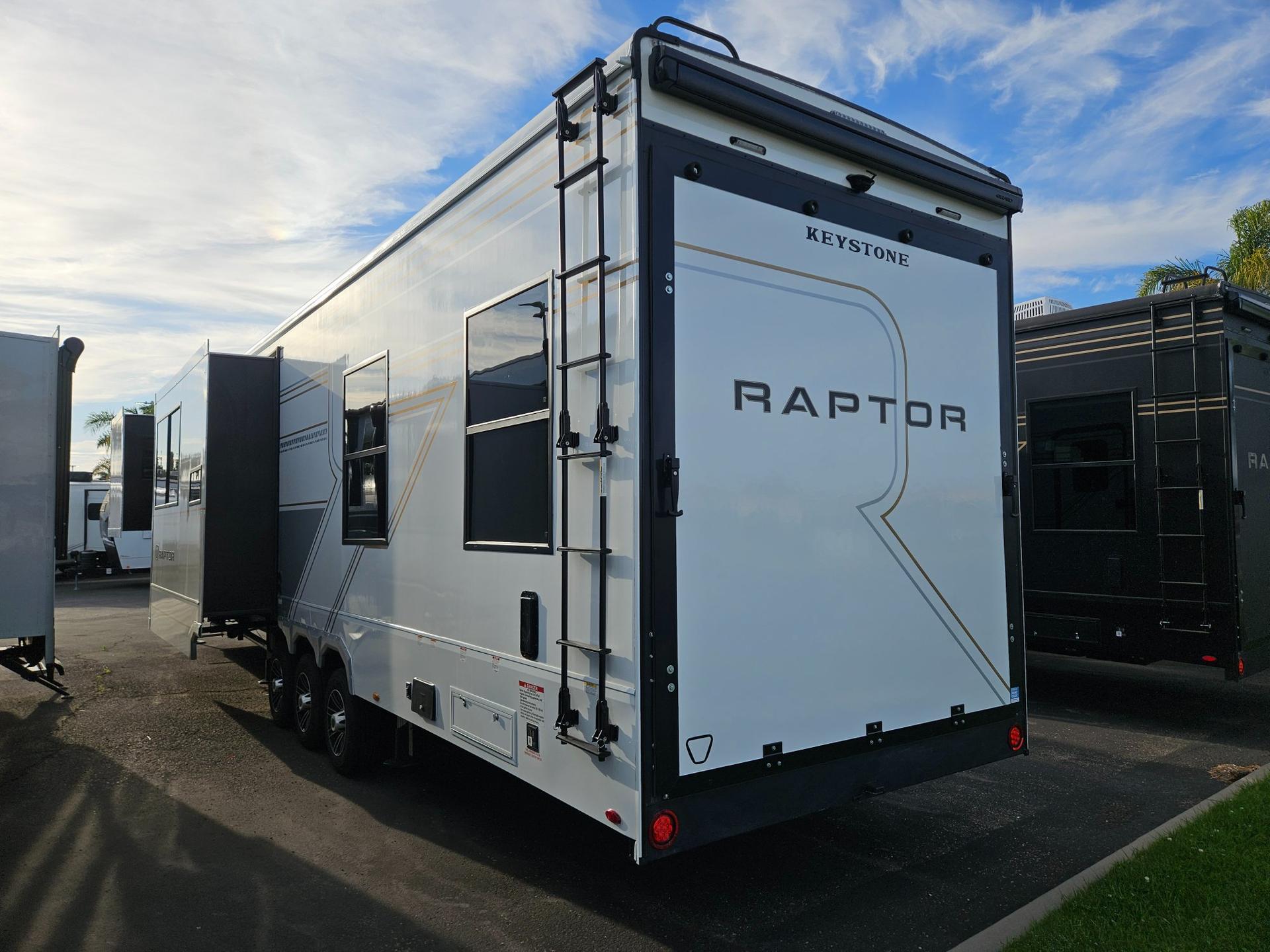2026 Keystone RV 2026 Keystone RV Raptor - thumbnail 4
