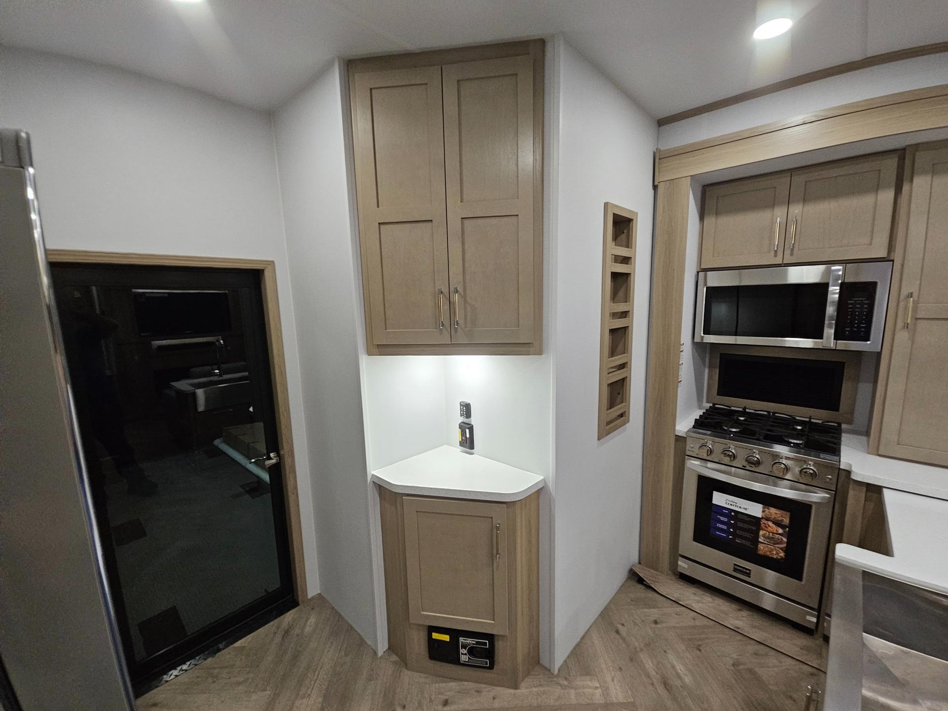 2026 Keystone RV 2026 Keystone RV Raptor - thumbnail 13