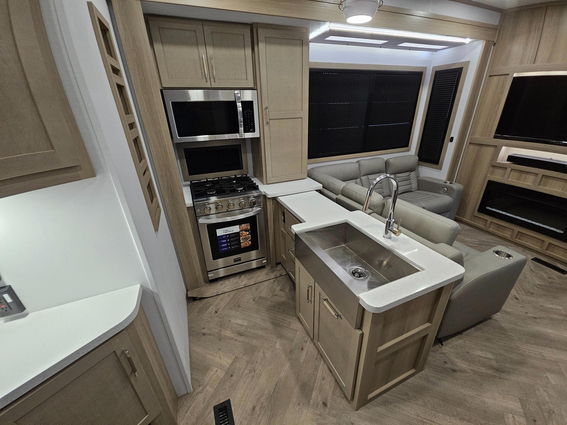 2026 Keystone RV 2026 Keystone RV Raptor - thumbnail 15