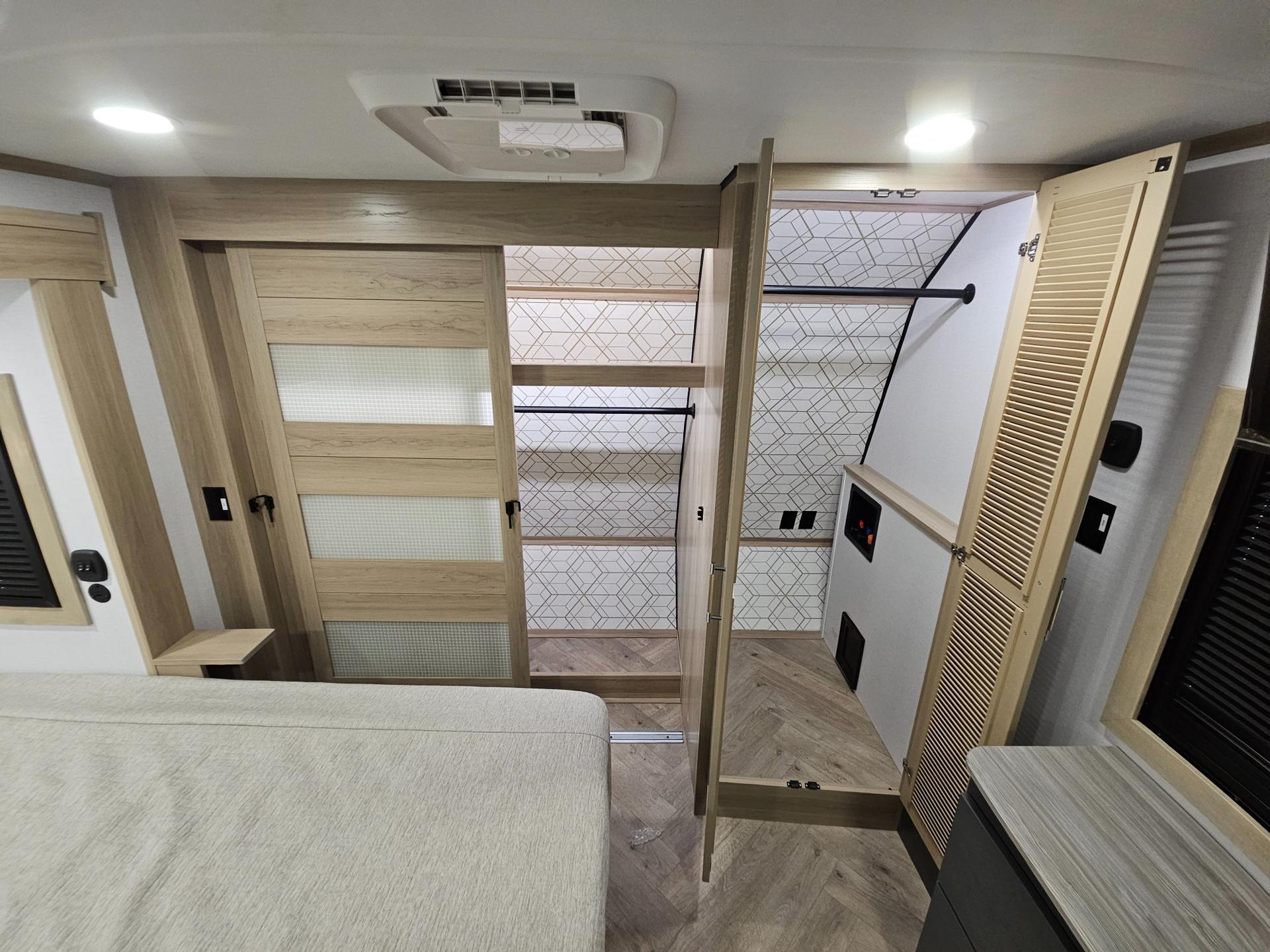 2026 Keystone RV 2026 Keystone RV Raptor - thumbnail 35