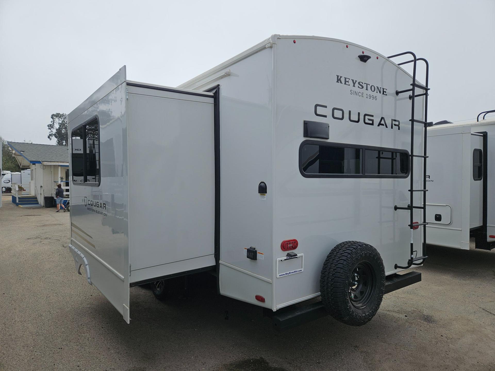 2026 Keystone RV 2026 Keystone RV Cougar Half-Ton - thumbnail 4