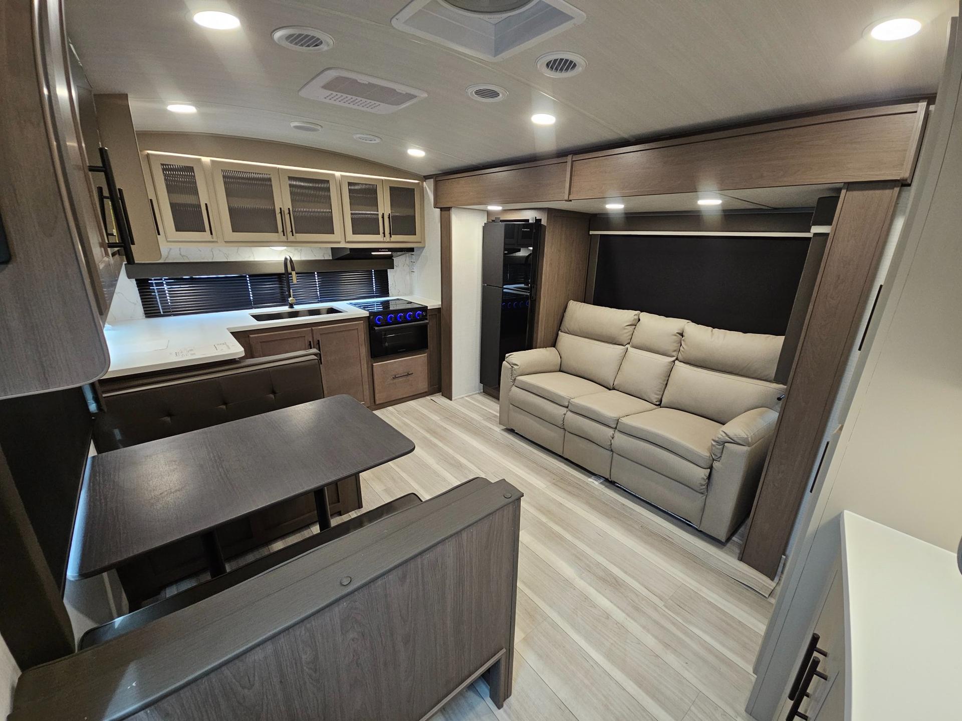 2026 Keystone RV 2026 Keystone RV Cougar Half-Ton - thumbnail 6