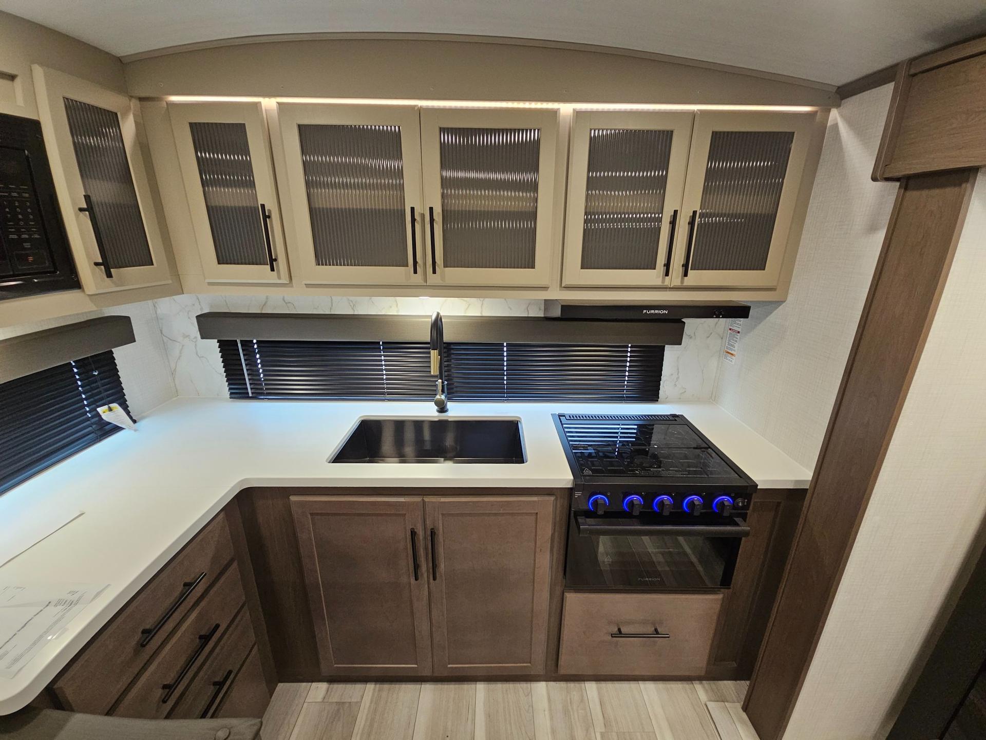 2026 Keystone RV 2026 Keystone RV Cougar Half-Ton - thumbnail 15