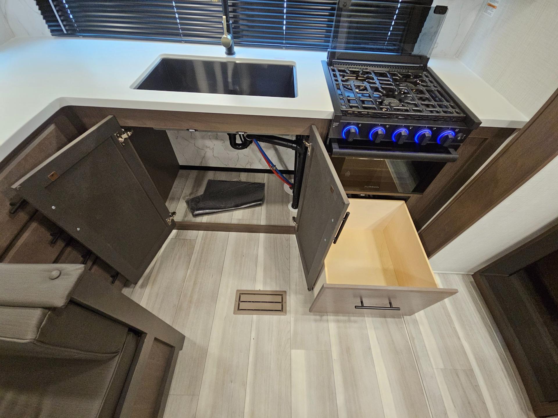 2026 Keystone RV 2026 Keystone RV Cougar Half-Ton - thumbnail 18