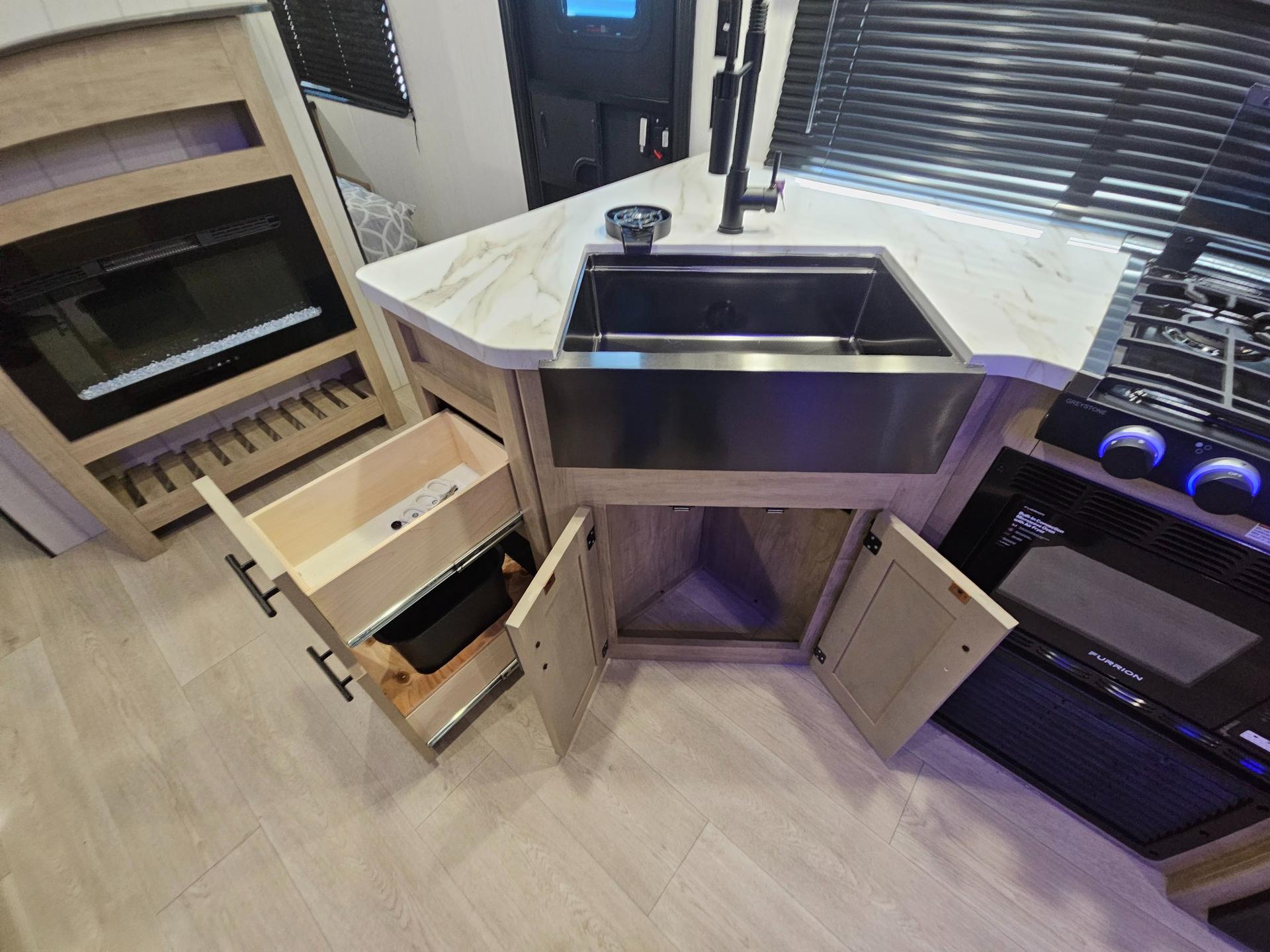 2026 Forest River RV 2026 Forest River RV Cherokee Grey Wolf - thumbnail 21