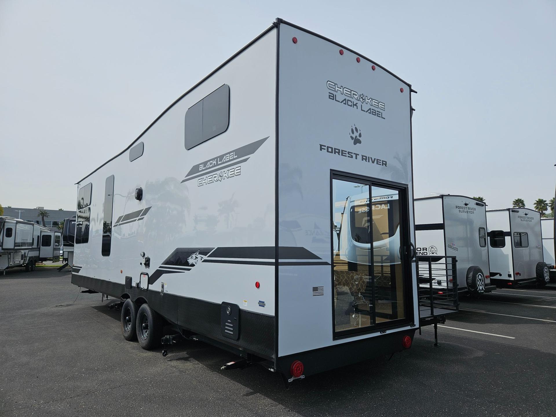 2026 Forest River RV 2026 Forest River RV Cherokee Timberwolf Black Label - thumbnail 4