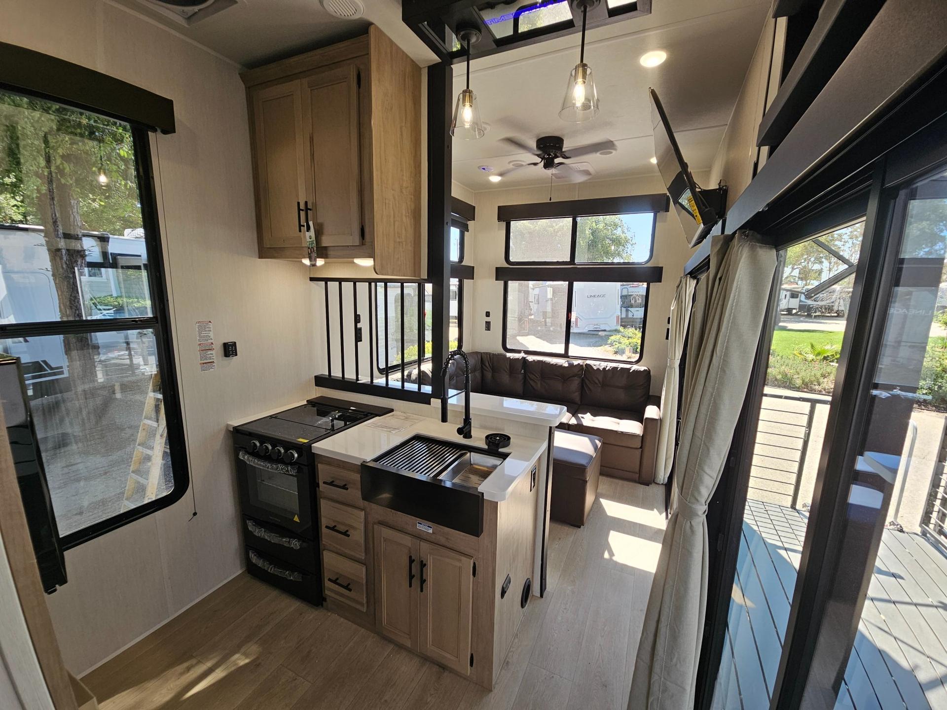 2026 Forest River RV 2026 Forest River RV Cherokee Timberwolf Black Label - thumbnail 6