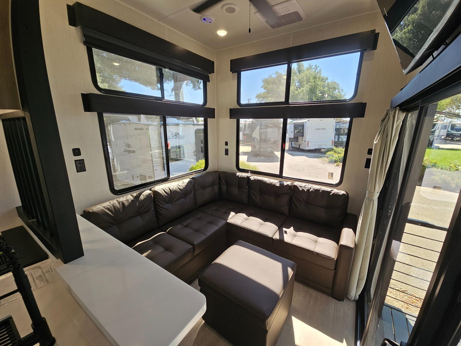 2026 Forest River RV 2026 Forest River RV Cherokee Timberwolf Black Label - thumbnail 7