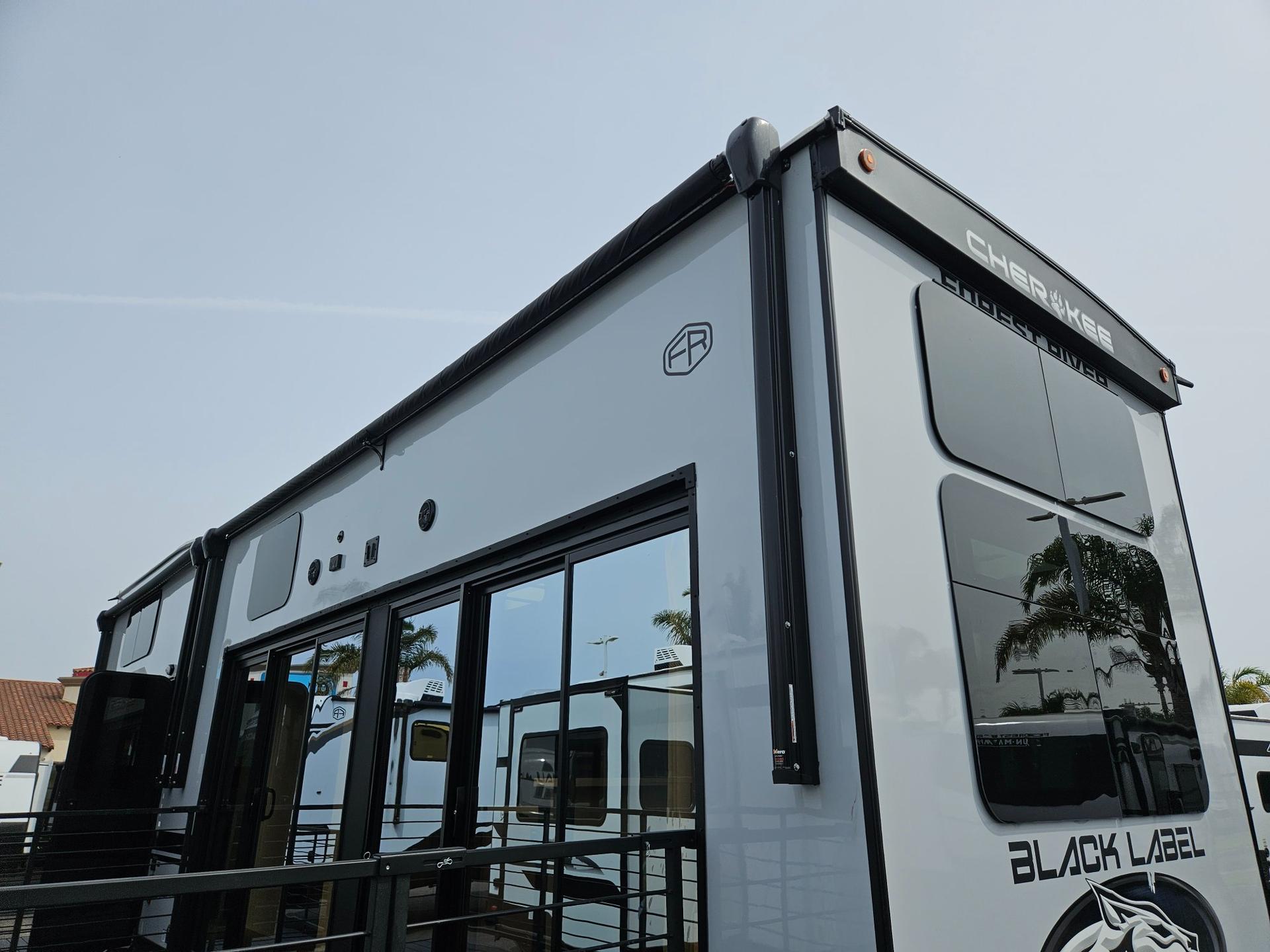 2026 Forest River RV 2026 Forest River RV Cherokee Timberwolf Black Label - thumbnail 42