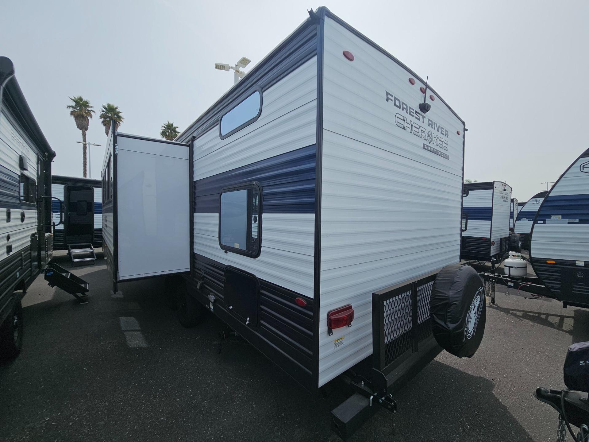 2026 Forest River RV 2026 Forest River RV Cherokee Grey Wolf - thumbnail 4