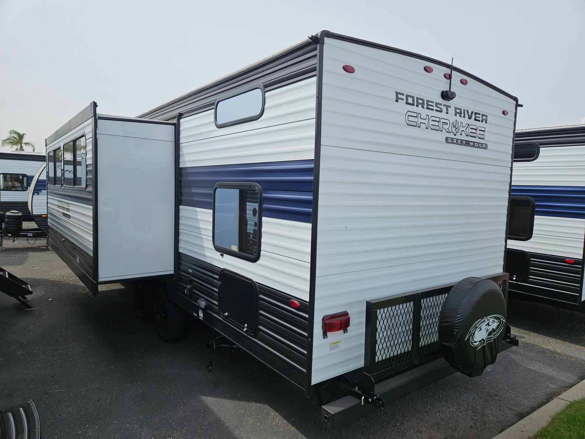 2026 Forest River RV 2026 Forest River RV Cherokee Grey Wolf - thumbnail 4