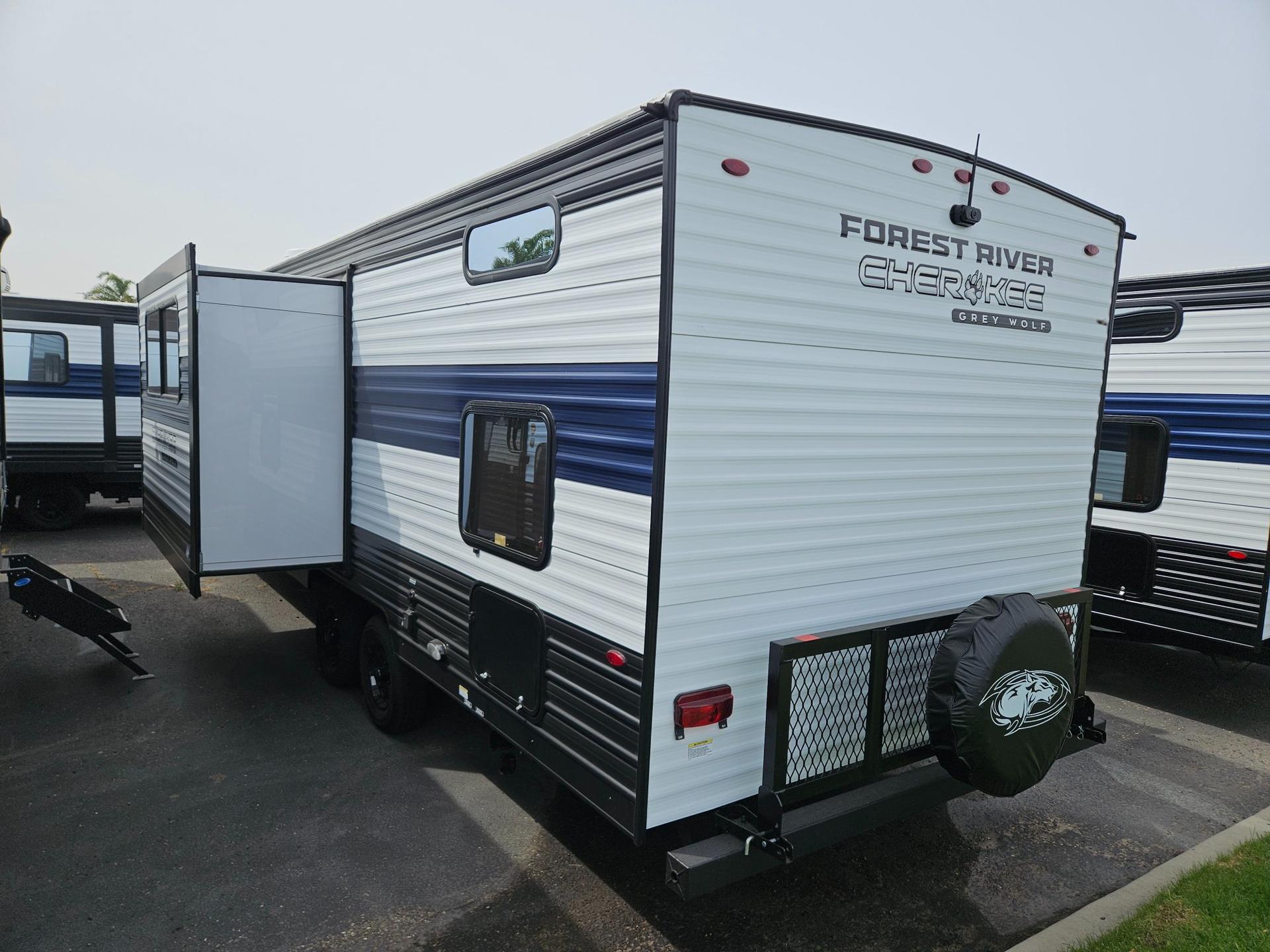 2026 Forest River RV 2026 Forest River RV Cherokee Grey Wolf - thumbnail 4