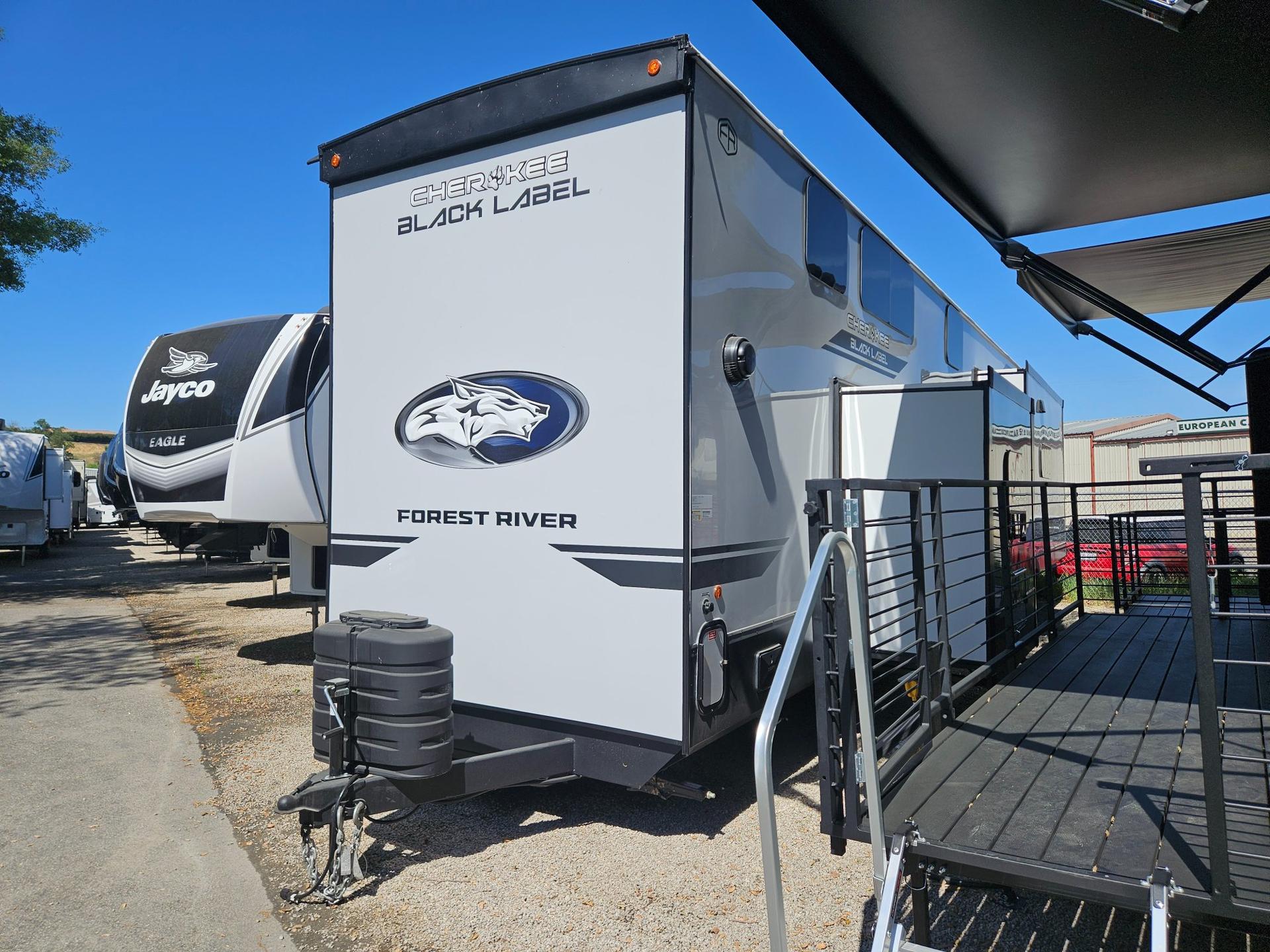 2026 Forest River 2026 Forest River Cherokee Timberwolf Black Label - thumbnail 4