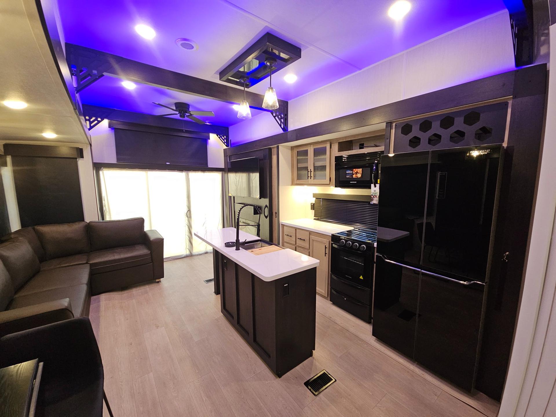 2026 Forest River 2026 Forest River Cherokee Timberwolf Black Label - thumbnail 5