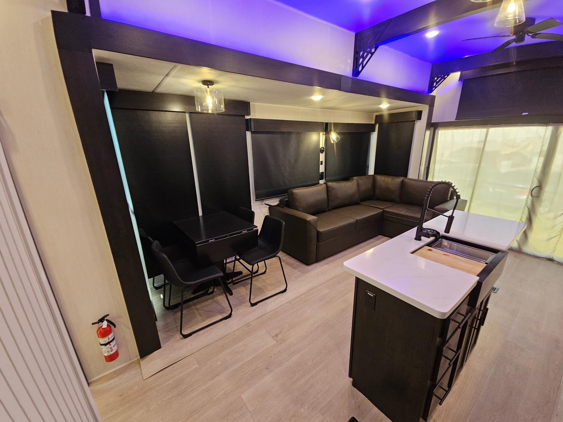 2026 Forest River 2026 Forest River Cherokee Timberwolf Black Label - thumbnail 6