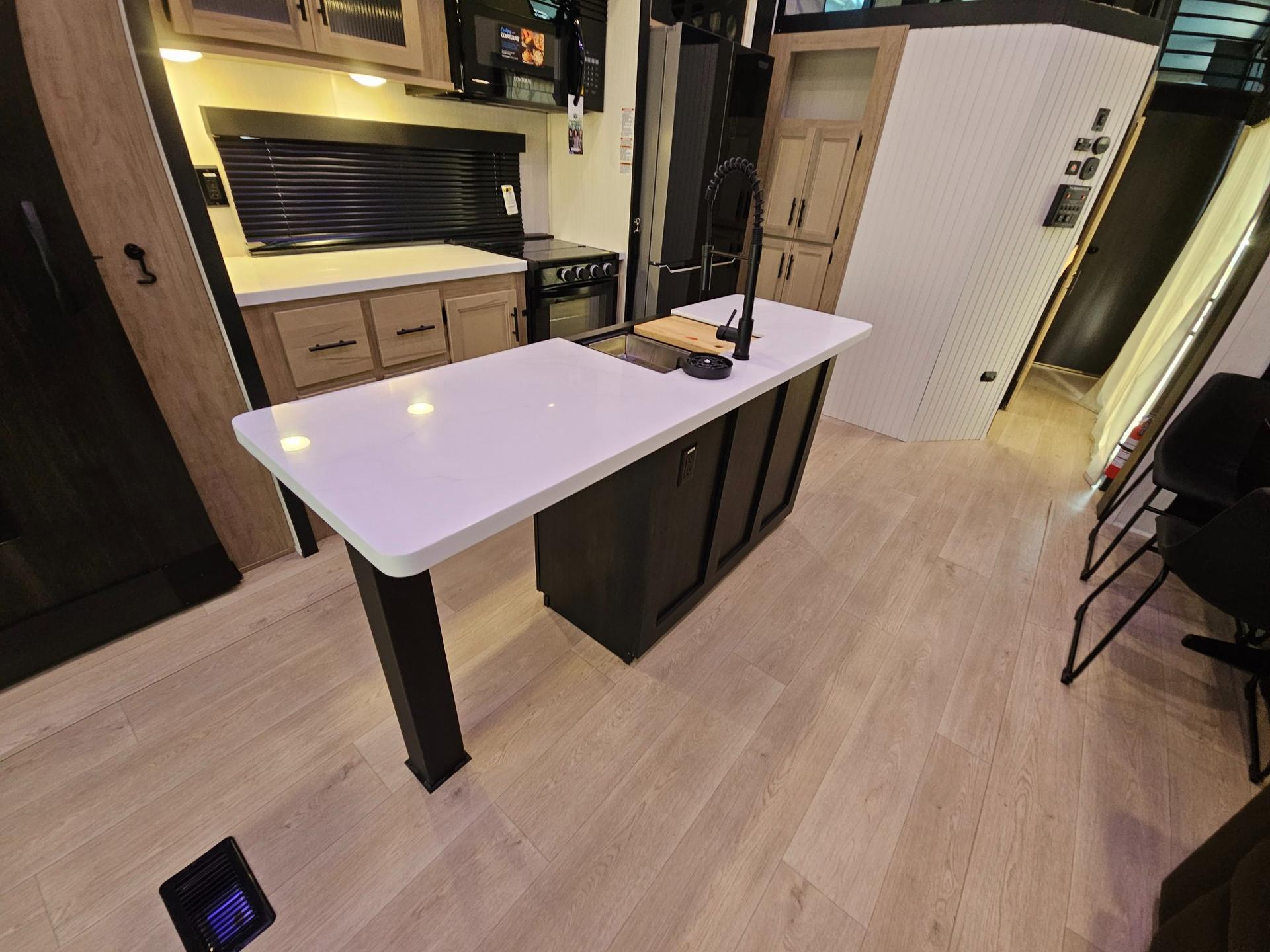 2026 Forest River 2026 Forest River Cherokee Timberwolf Black Label - thumbnail 11