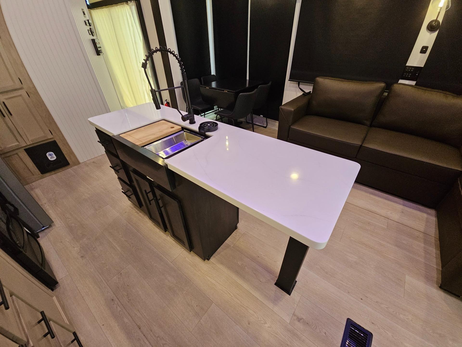 2026 Forest River 2026 Forest River Cherokee Timberwolf Black Label - thumbnail 20