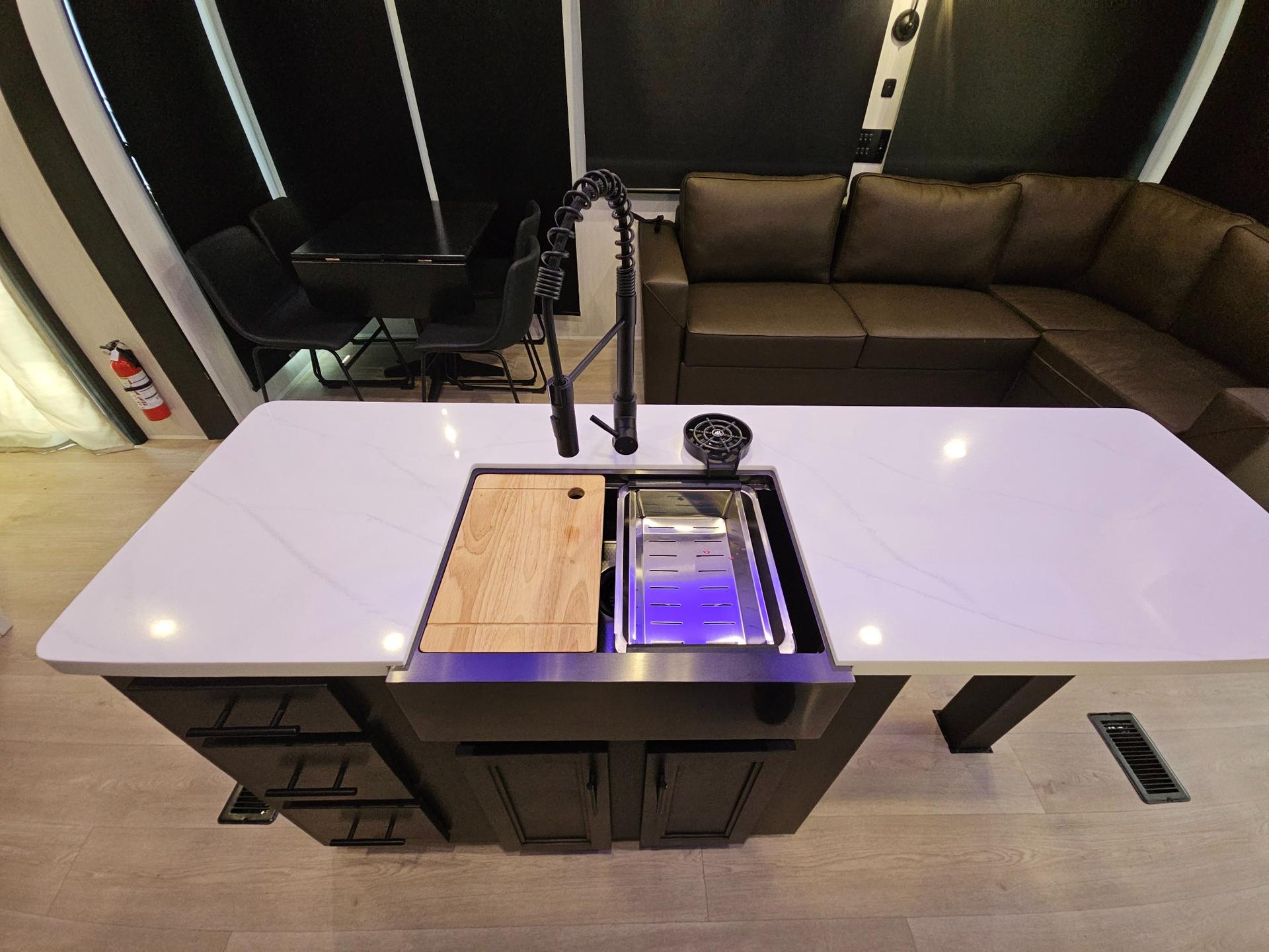 2026 Forest River 2026 Forest River Cherokee Timberwolf Black Label - thumbnail 21