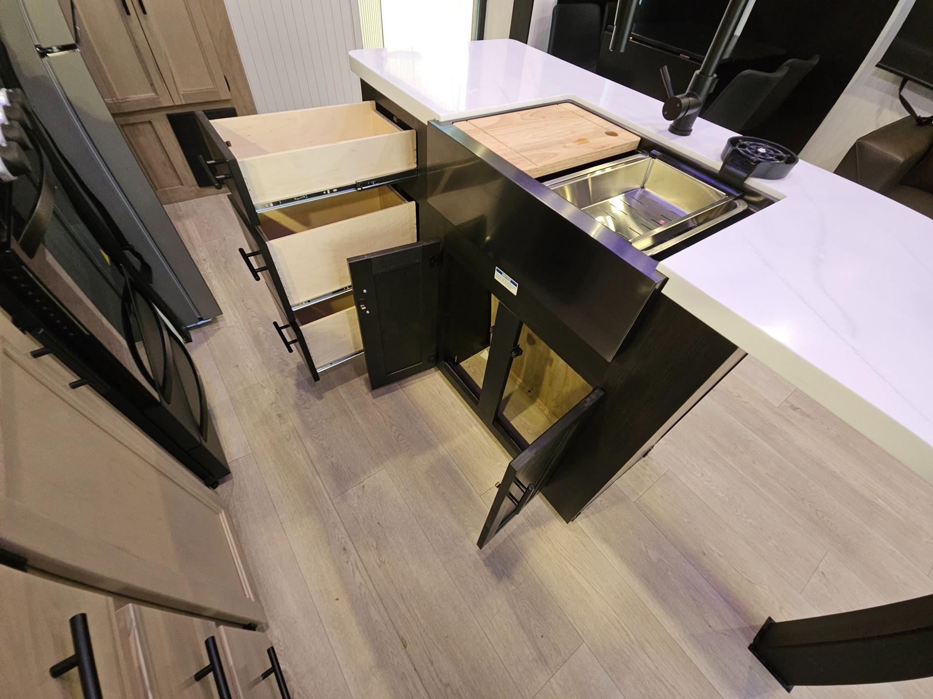 2026 Forest River 2026 Forest River Cherokee Timberwolf Black Label - thumbnail 22