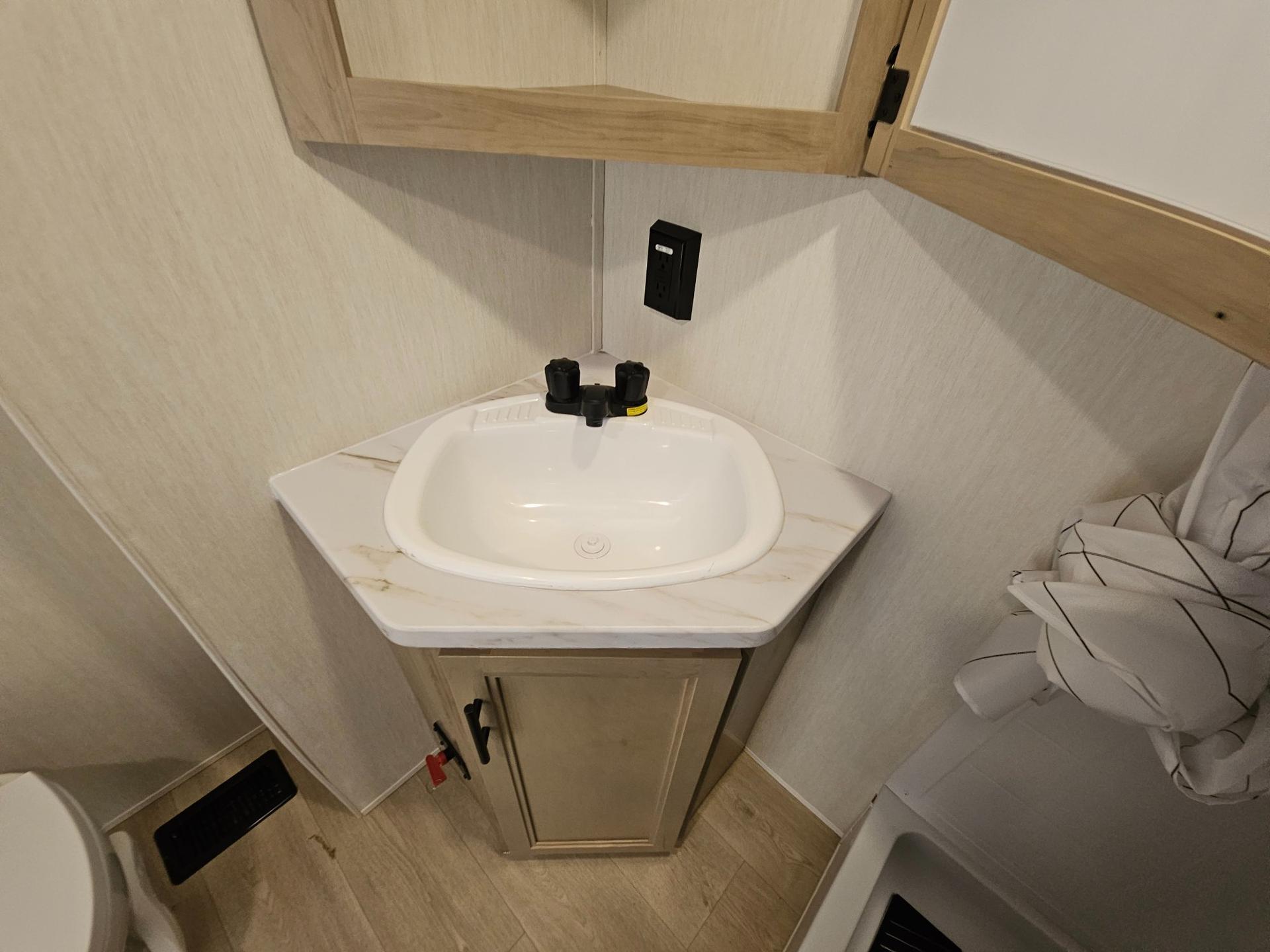 2026 Forest River 2026 Forest River Cherokee Timberwolf Black Label - thumbnail 29