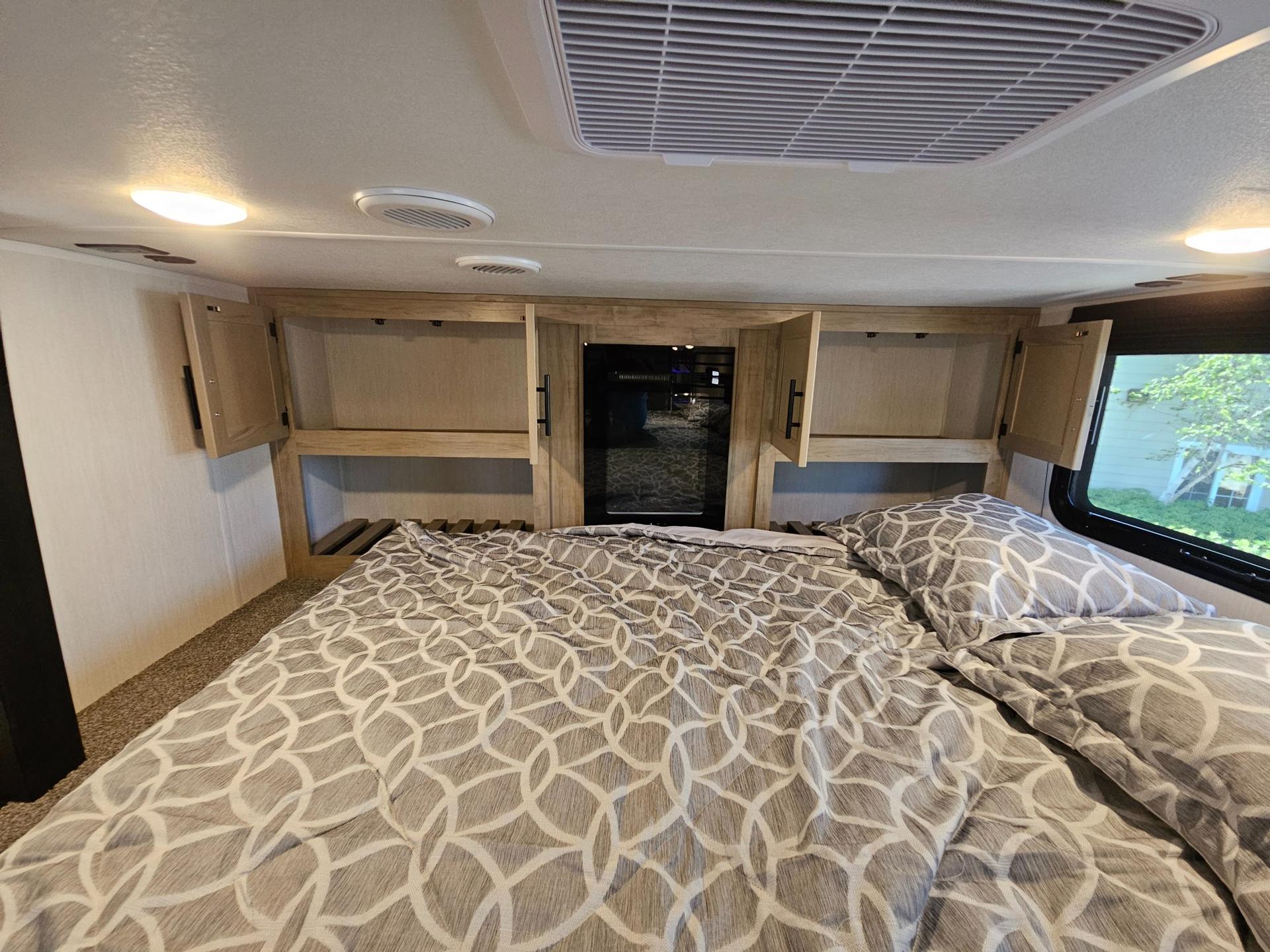 2026 Forest River 2026 Forest River Cherokee Timberwolf Black Label - thumbnail 35