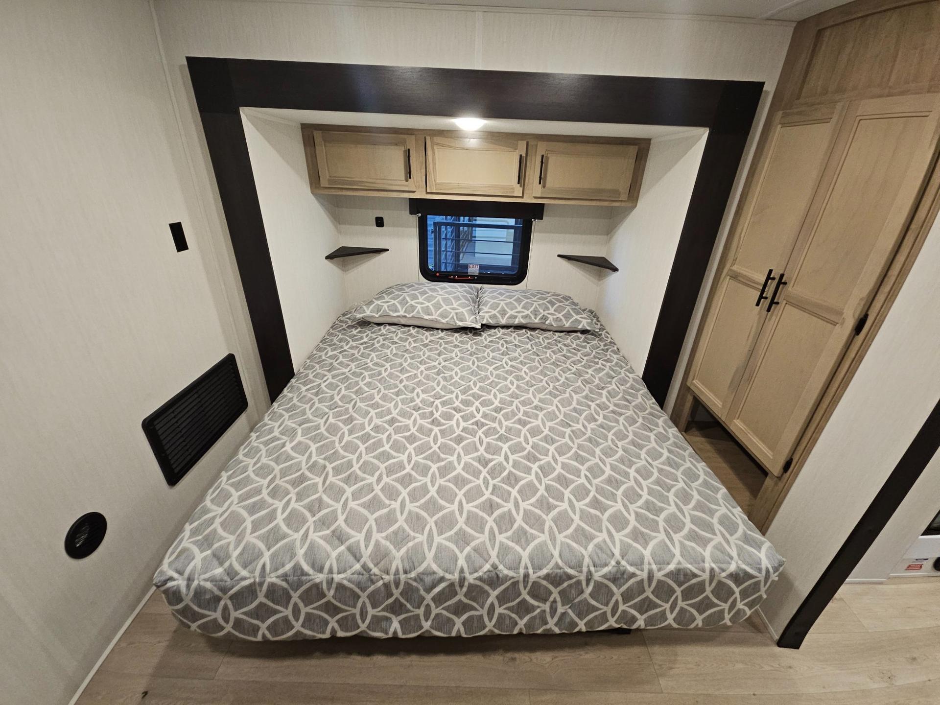 2026 Forest River 2026 Forest River Cherokee Timberwolf Black Label - thumbnail 37