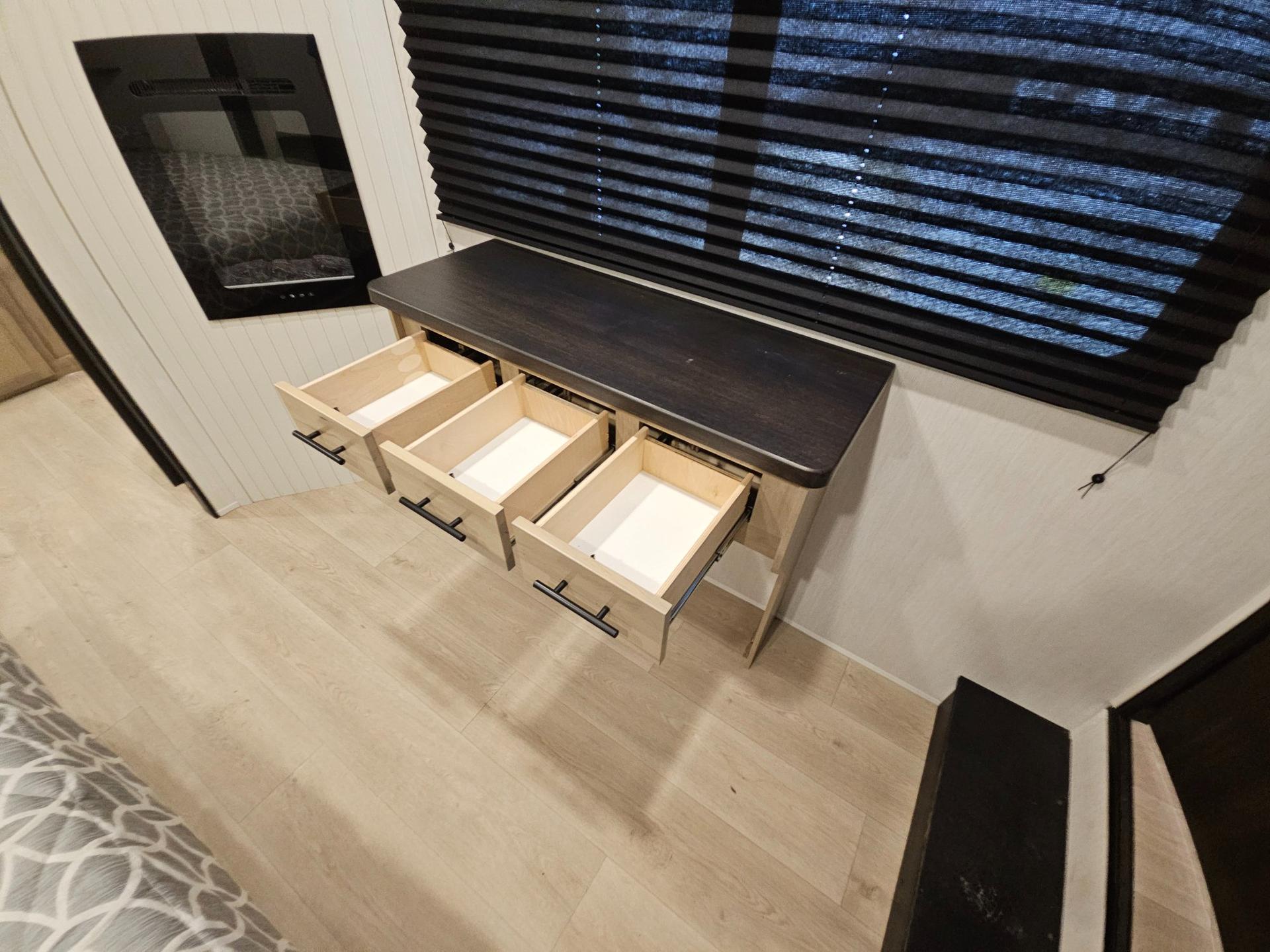 2026 Forest River 2026 Forest River Cherokee Timberwolf Black Label - thumbnail 41