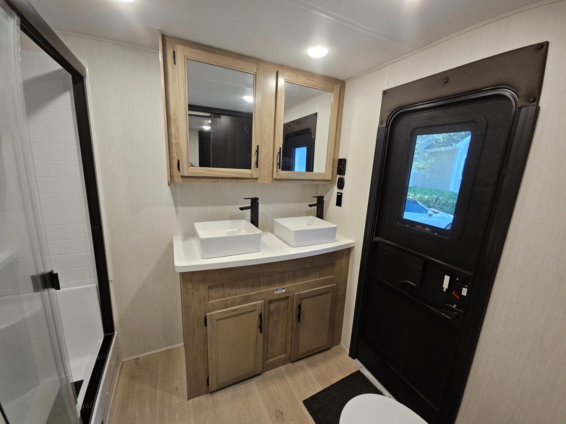 2026 Forest River 2026 Forest River Cherokee Timberwolf Black Label - thumbnail 45