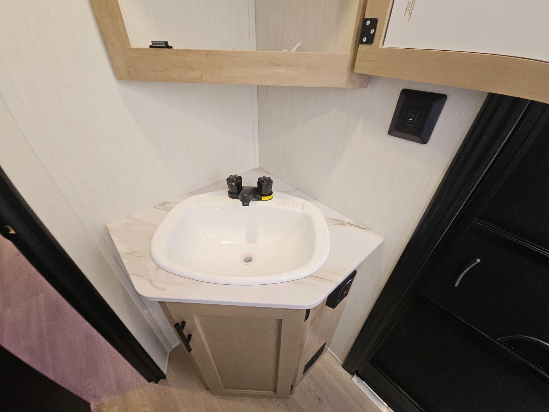 2026 Forest River RV 2026 Forest River RV Cherokee Grey Wolf - thumbnail 32