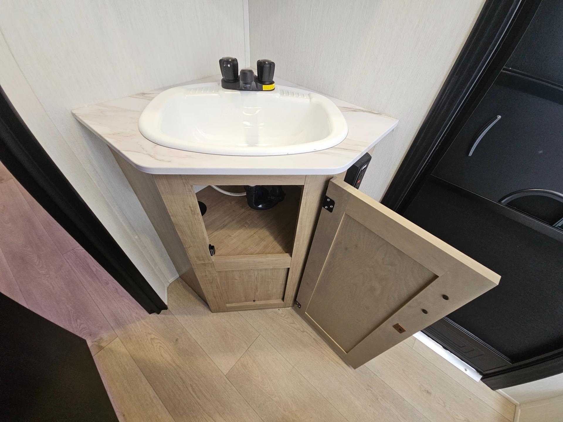 2026 Forest River RV 2026 Forest River RV Cherokee Grey Wolf - thumbnail 33