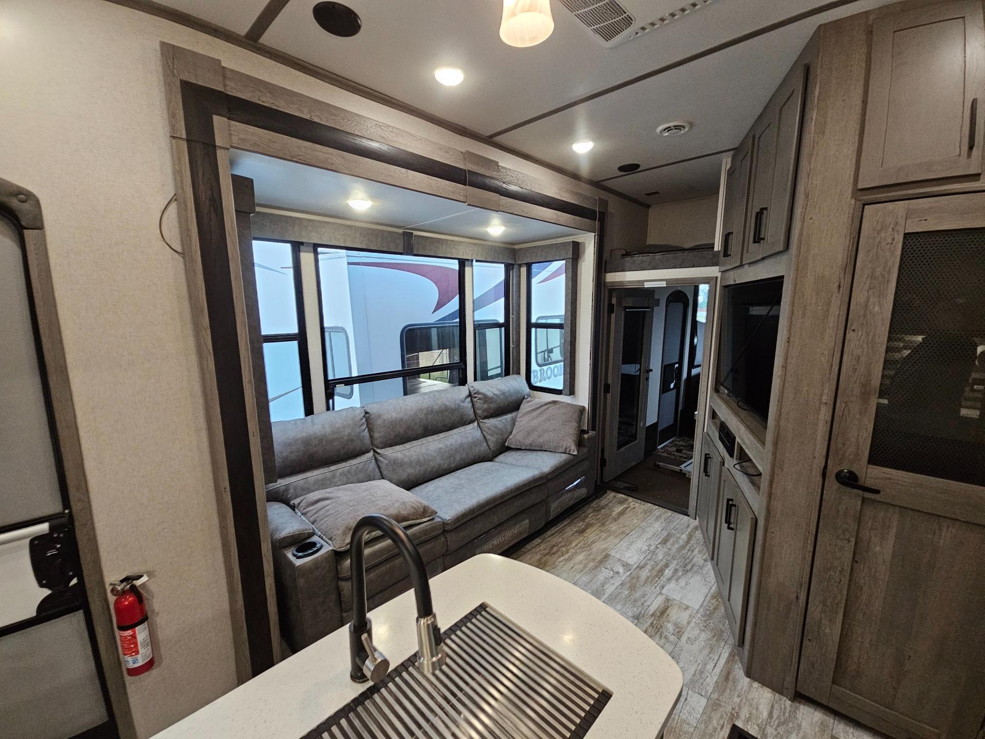 2021 Keystone RV 2021 Keystone RV Carbon - thumbnail 4