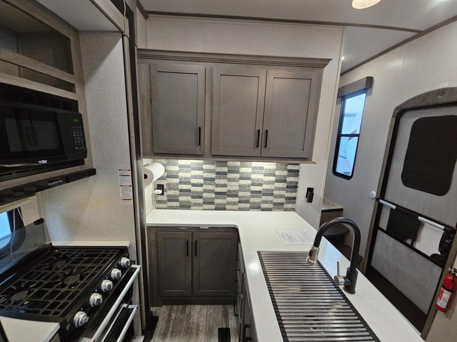 2021 Keystone RV 2021 Keystone RV Carbon - thumbnail 17