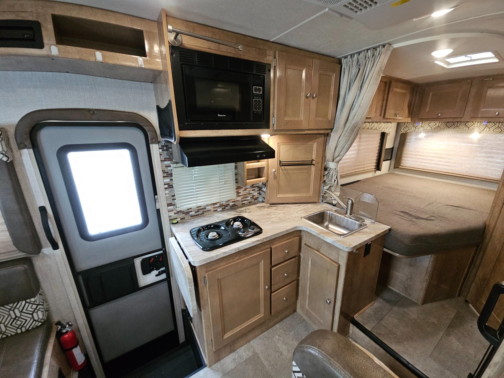 2020 Coachmen 2020 Coachmen Leprechaun - thumbnail 13