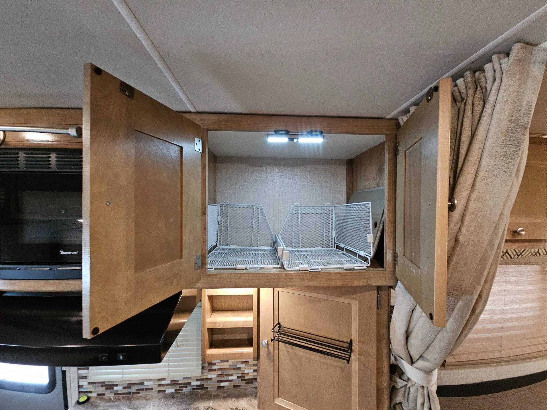 2020 Coachmen 2020 Coachmen Leprechaun - thumbnail 15