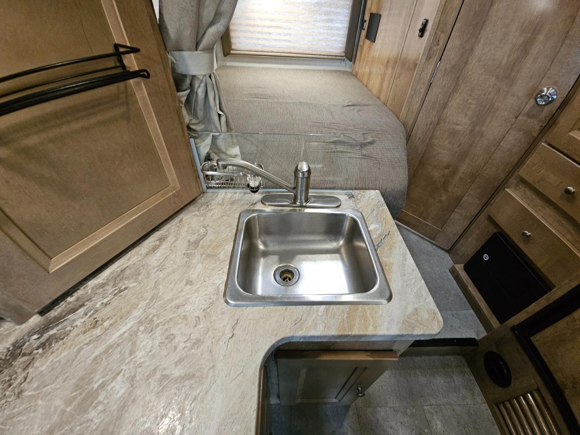 2020 Coachmen 2020 Coachmen Leprechaun - thumbnail 17