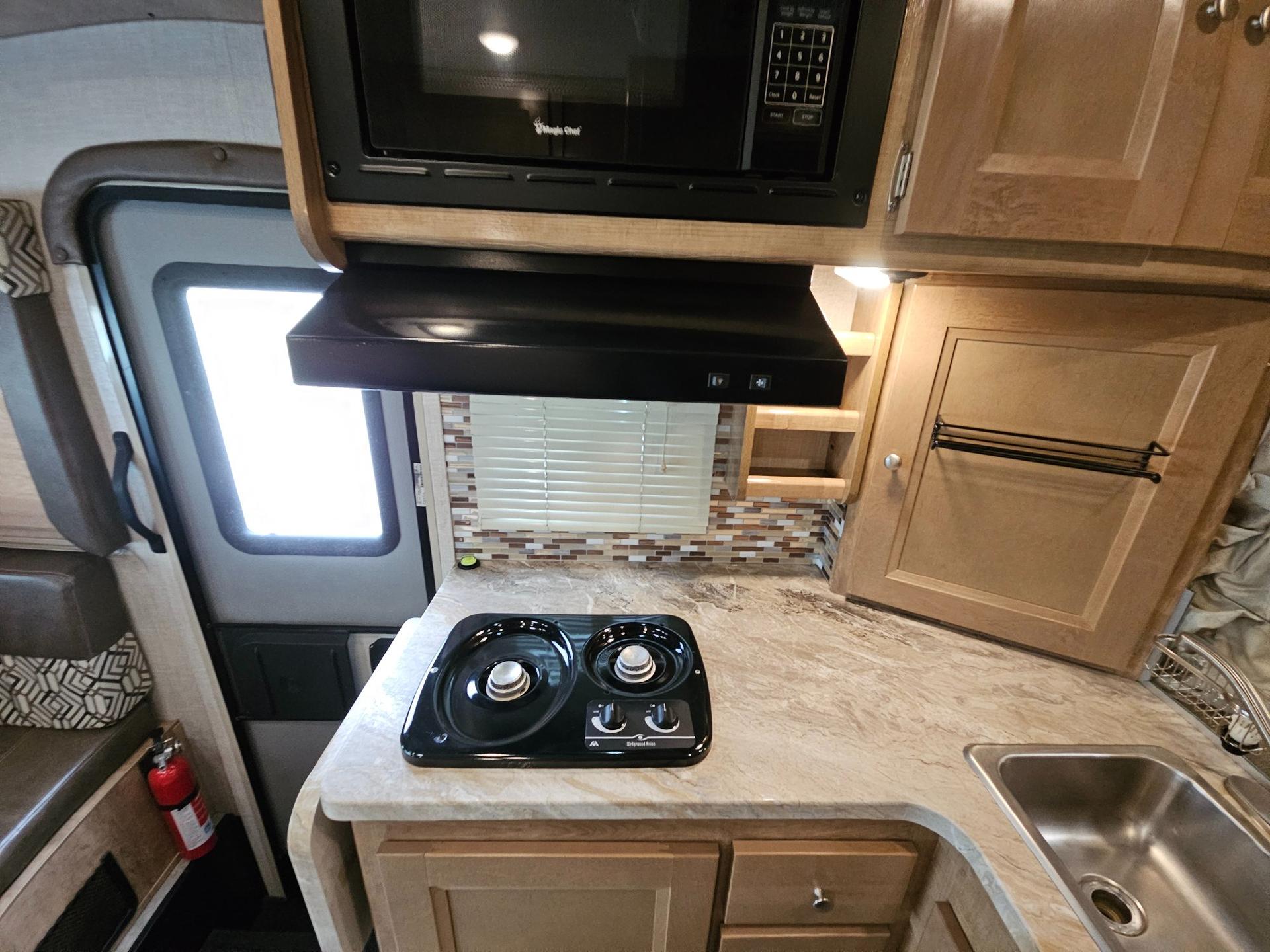 2020 Coachmen 2020 Coachmen Leprechaun - thumbnail 18