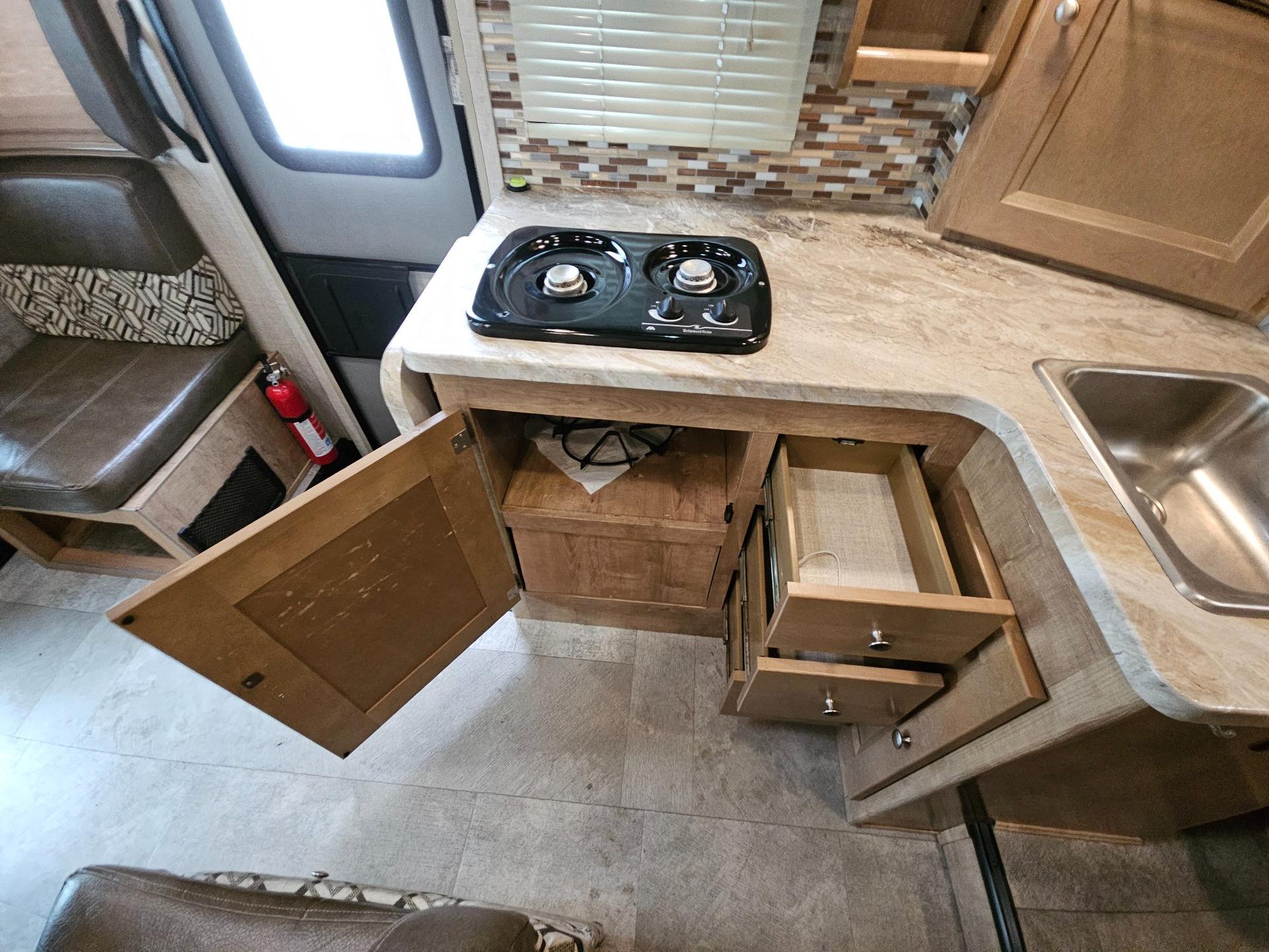 2020 Coachmen 2020 Coachmen Leprechaun - thumbnail 19