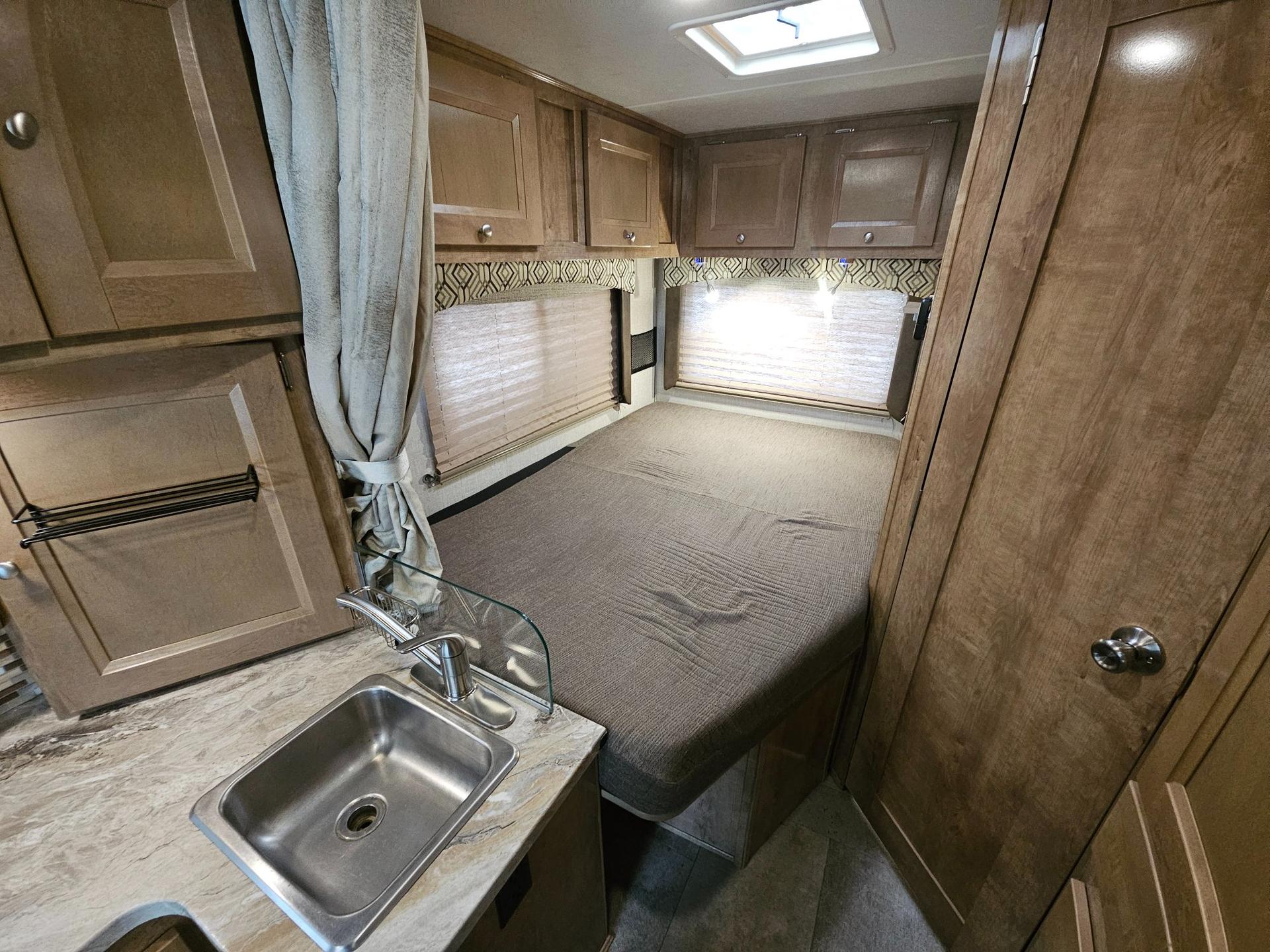 2020 Coachmen 2020 Coachmen Leprechaun - thumbnail 20