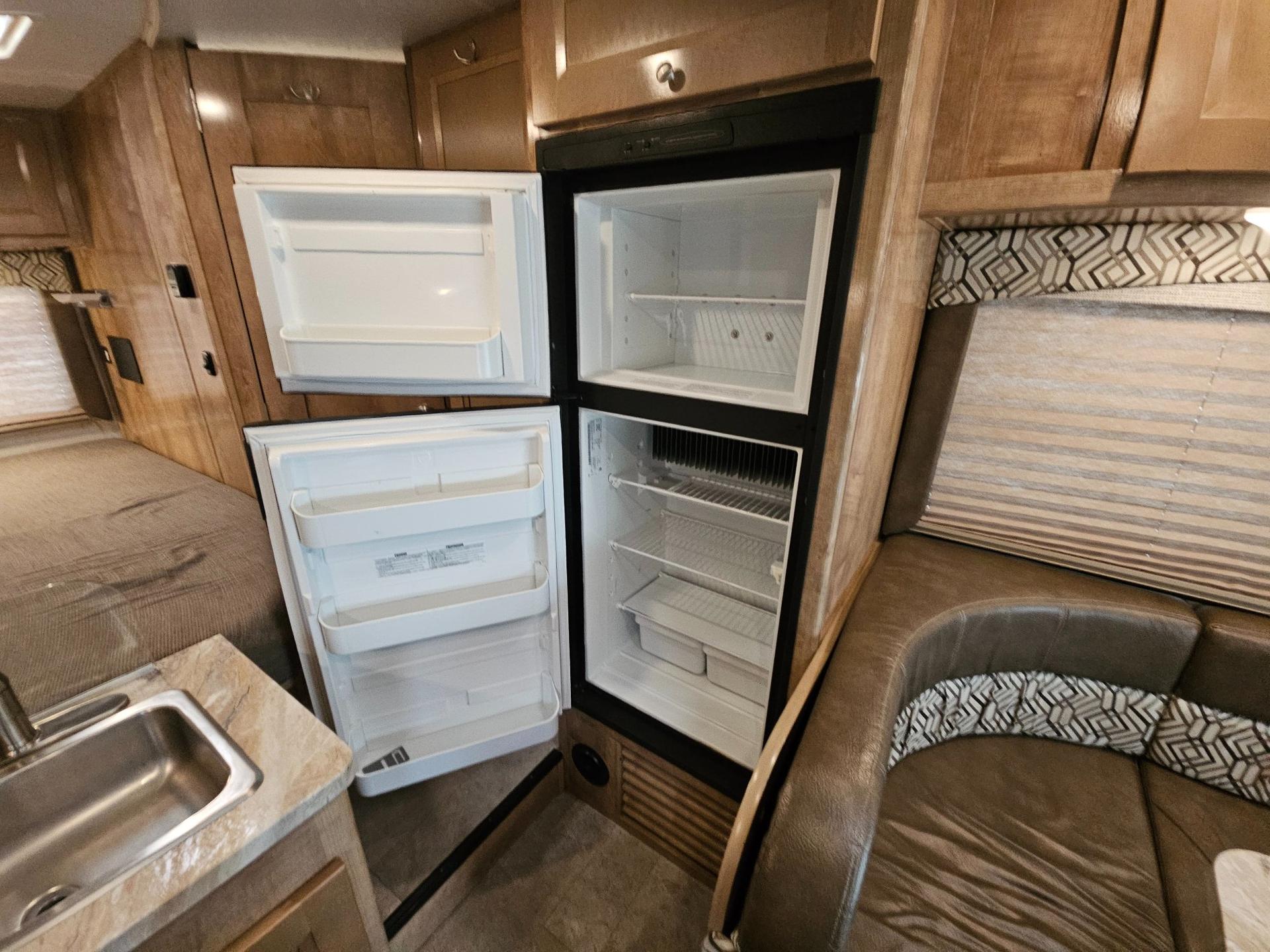 2020 Coachmen 2020 Coachmen Leprechaun - thumbnail 21