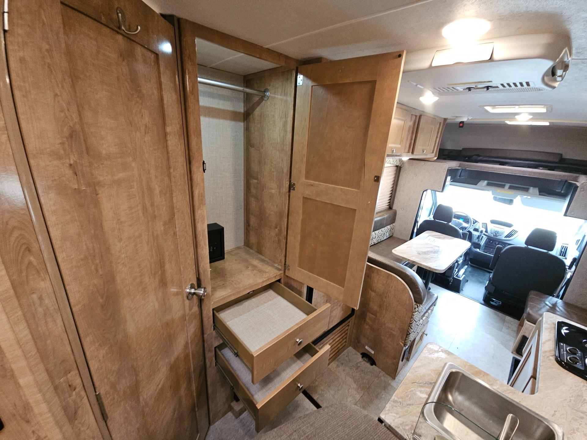 2020 Coachmen 2020 Coachmen Leprechaun - thumbnail 23