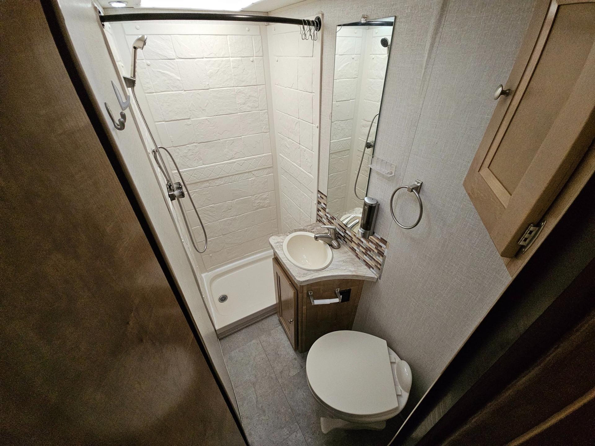 2020 Coachmen 2020 Coachmen Leprechaun - thumbnail 28