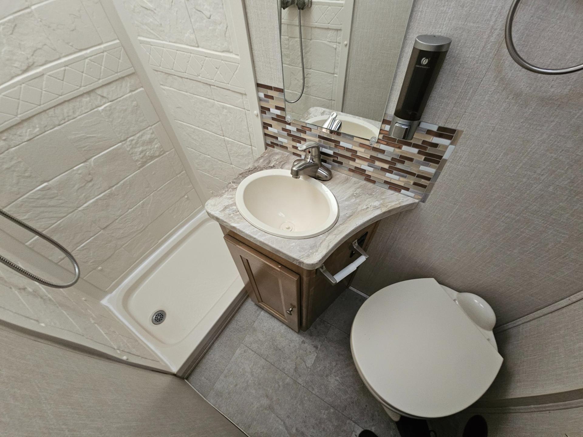 2020 Coachmen 2020 Coachmen Leprechaun - thumbnail 30