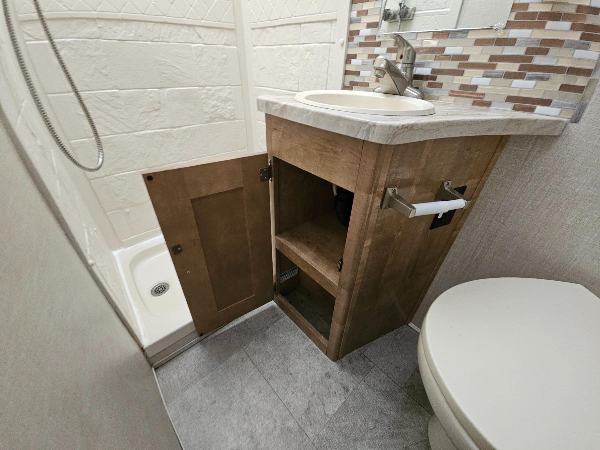 2020 Coachmen 2020 Coachmen Leprechaun - thumbnail 31