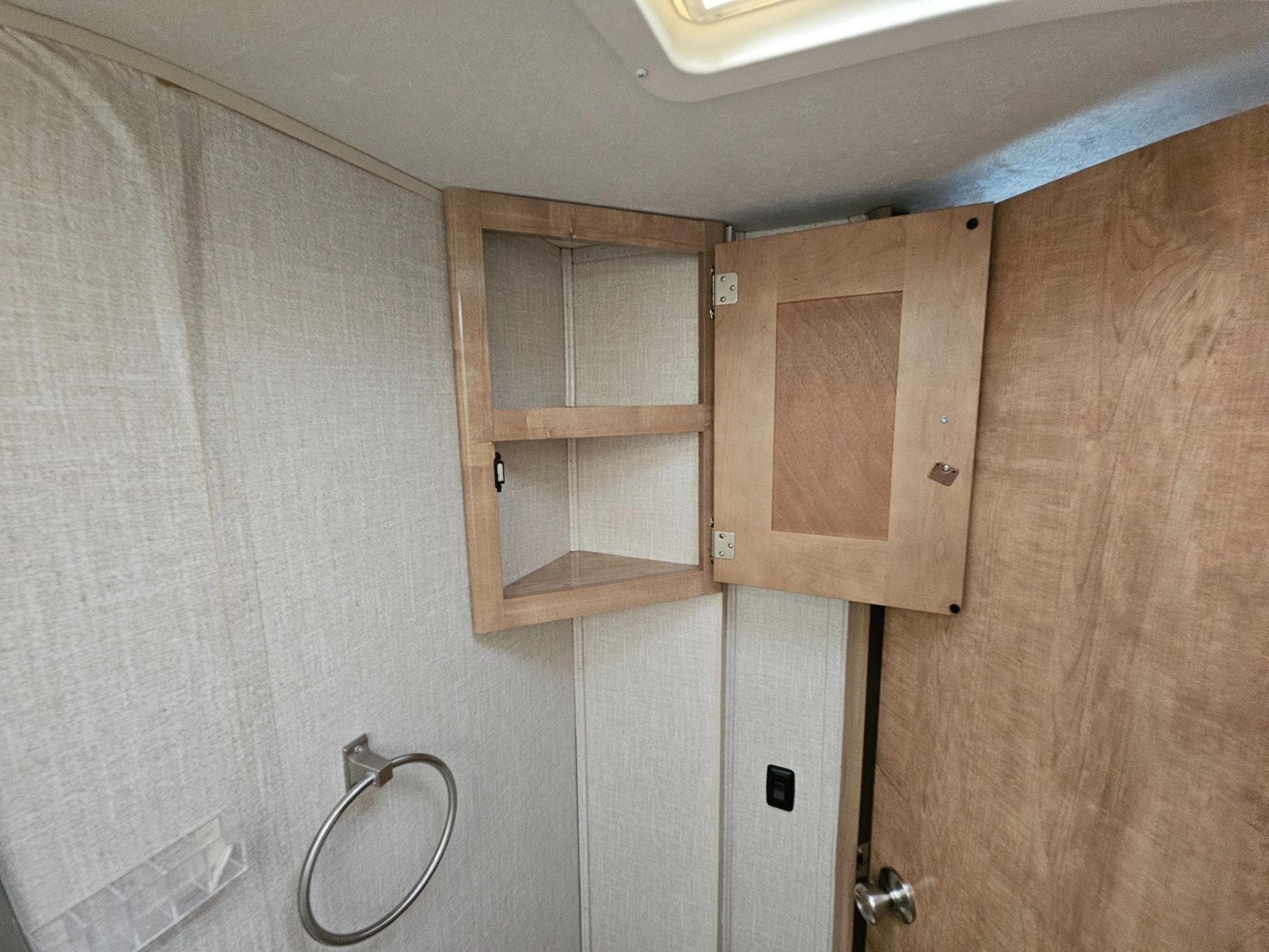 2020 Coachmen 2020 Coachmen Leprechaun - thumbnail 33