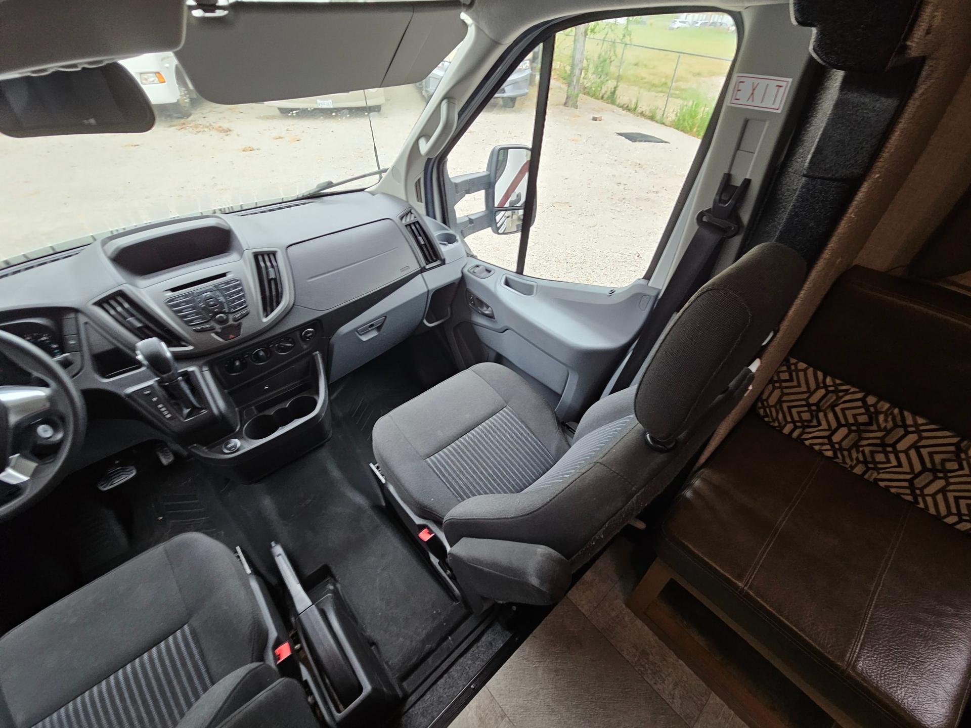 2020 Coachmen 2020 Coachmen Leprechaun - thumbnail 36