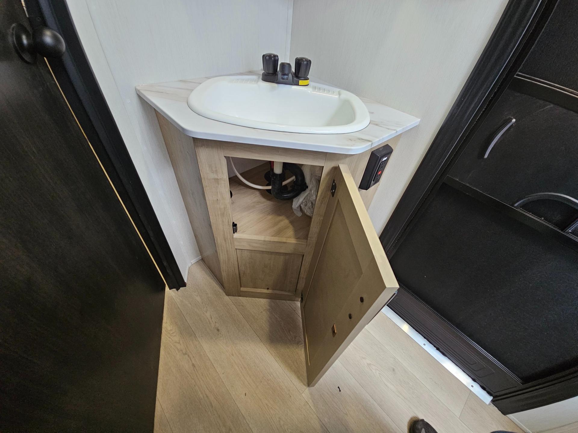 2026 Forest River RV 2026 Forest River RV Cherokee Grey Wolf - thumbnail 29