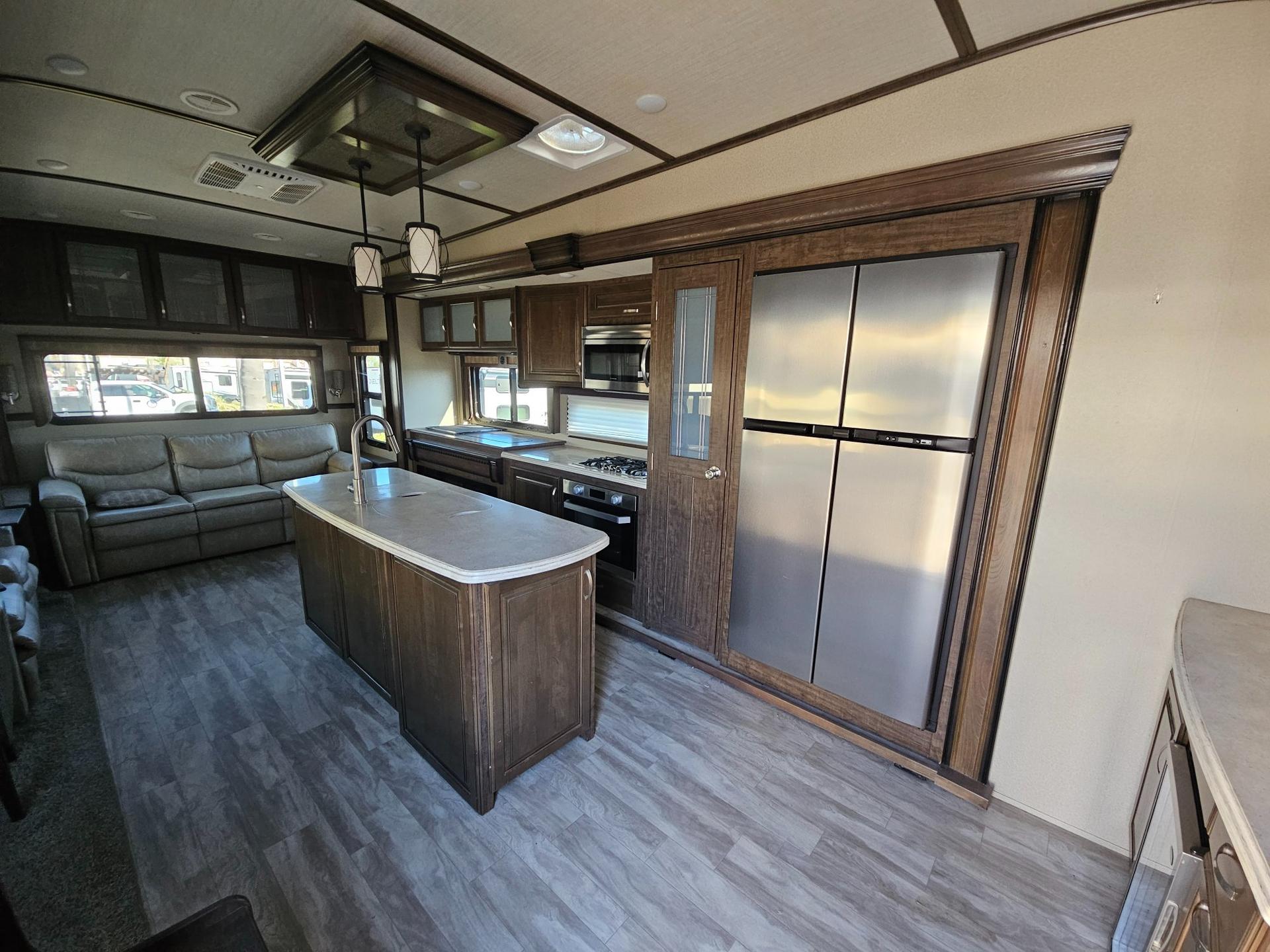 2020 Grand Design 2020 Grand Design Solitude - thumbnail 14