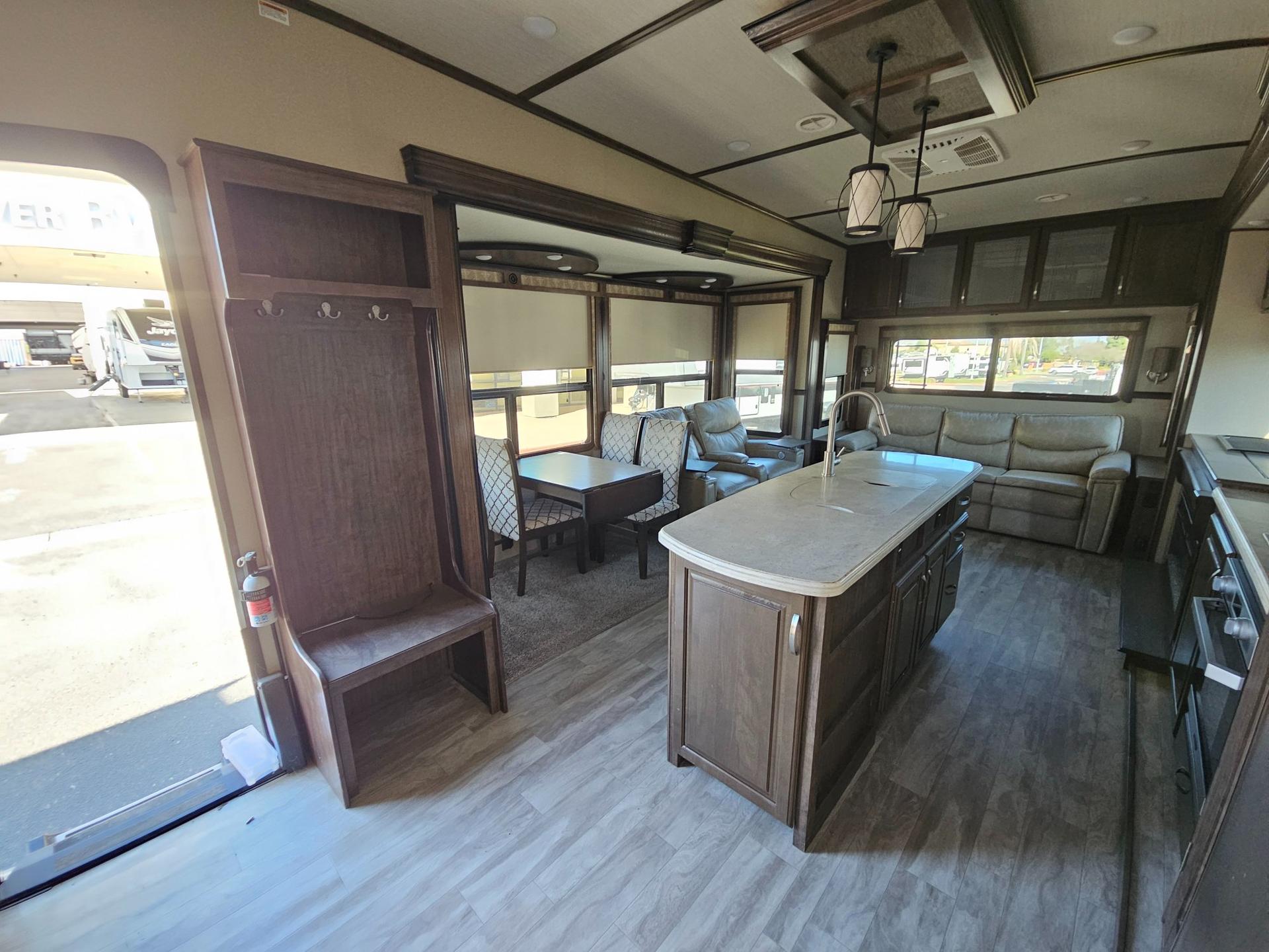 2020 Grand Design 2020 Grand Design Solitude - thumbnail 5