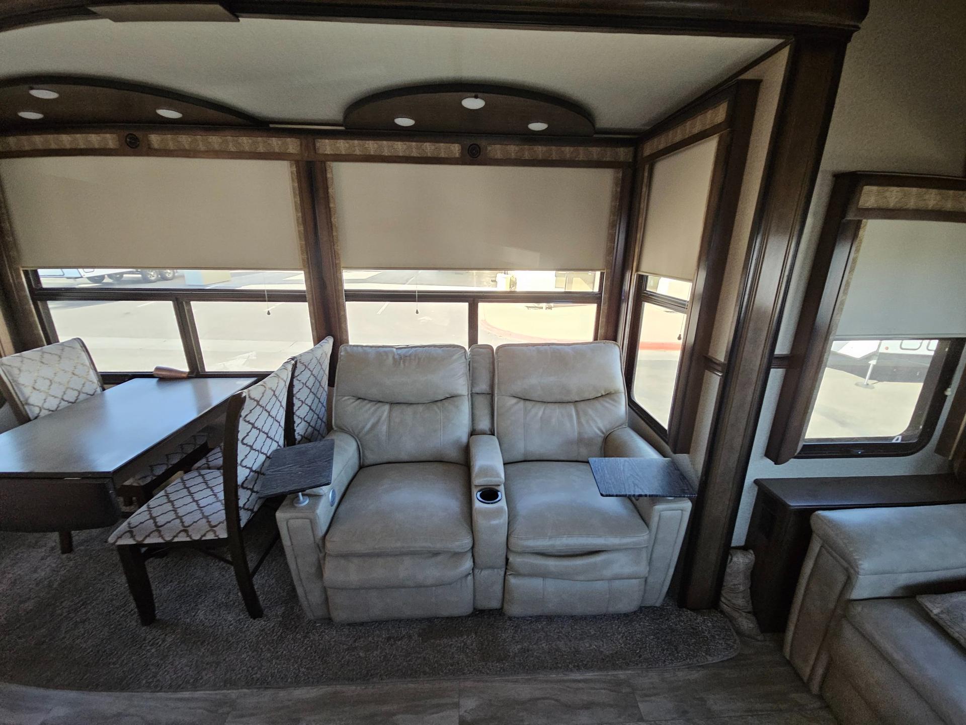 2020 Grand Design 2020 Grand Design Solitude - thumbnail 9